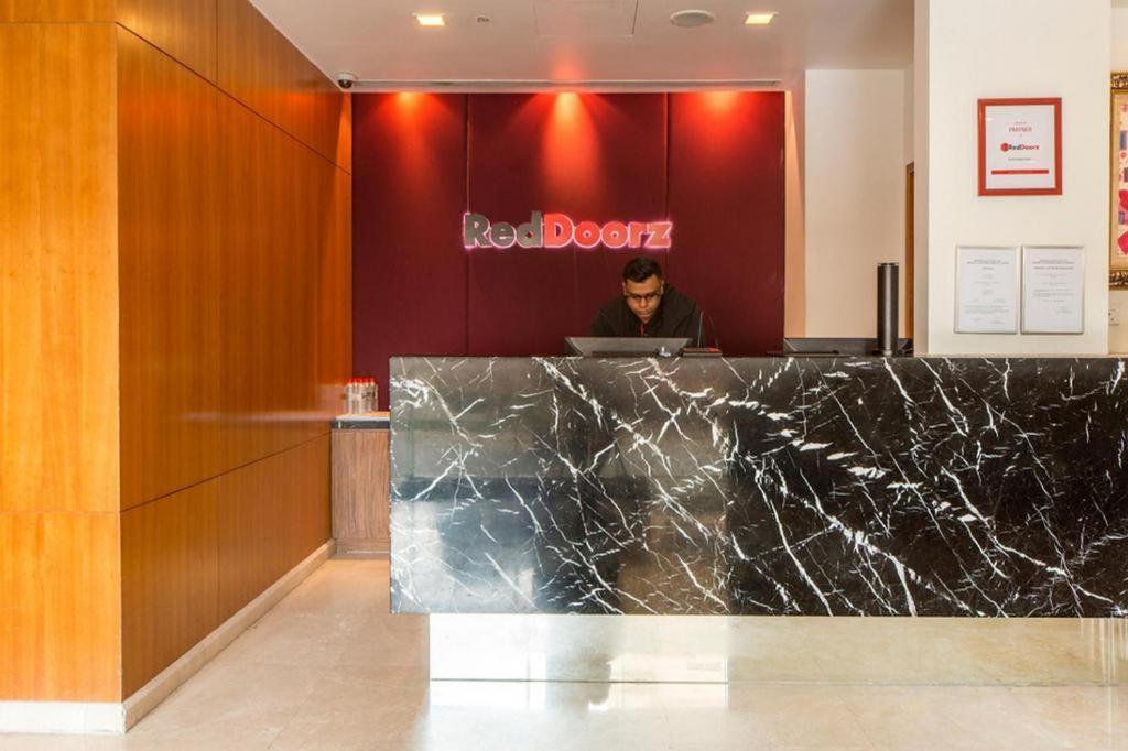 Reddoorz Premium @ Balestier Hotel Singapore Bagian luar foto