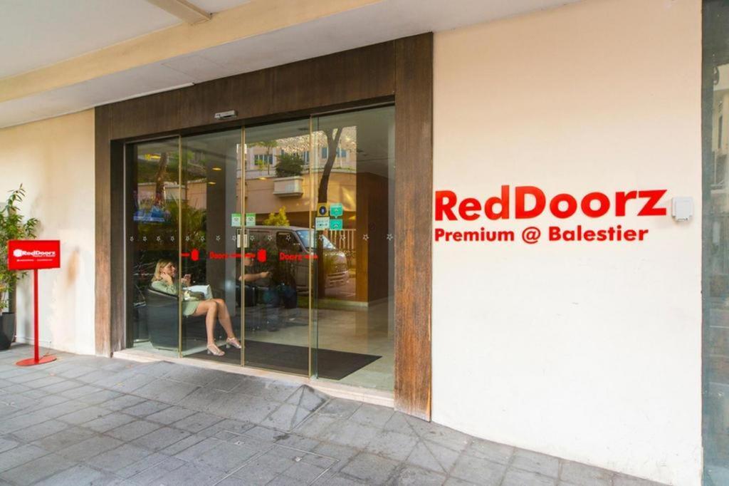 Reddoorz Premium @ Balestier Hotel Singapore Bagian luar foto