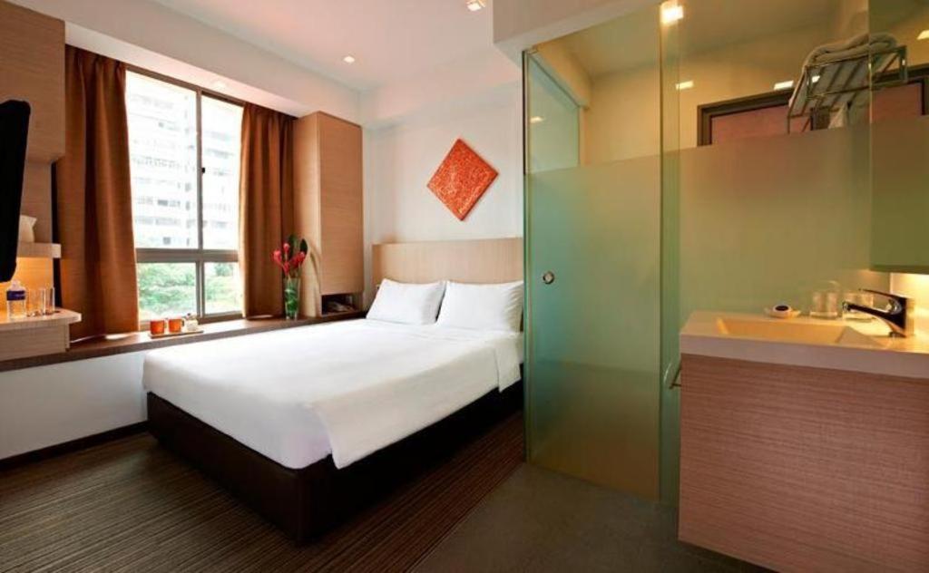 Reddoorz Premium @ Balestier Hotel Singapore Bagian luar foto