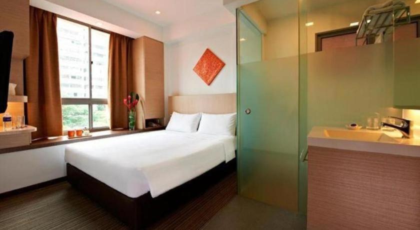 Reddoorz Premium @ Balestier Hotel Singapore Bagian luar foto