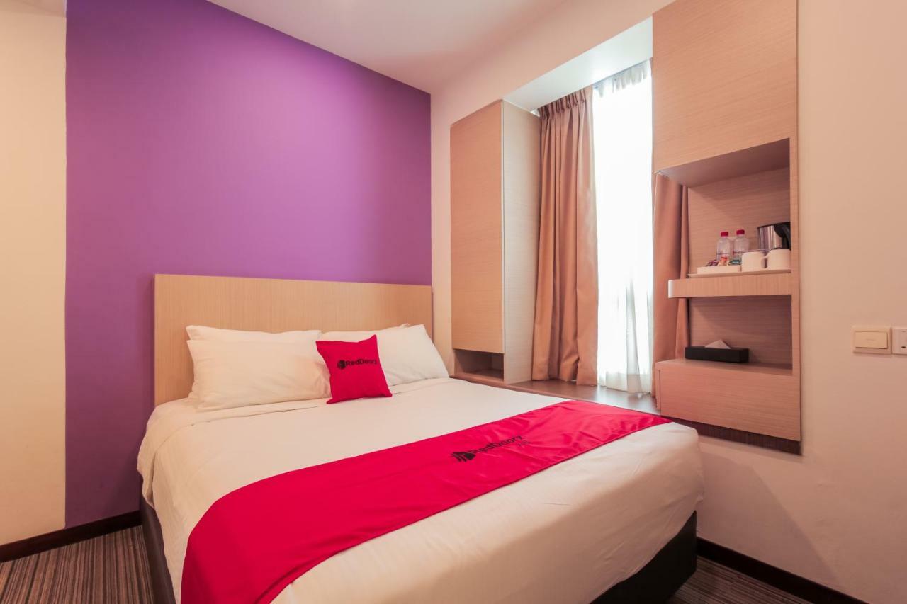Reddoorz Premium @ Balestier Hotel Singapore Bagian luar foto